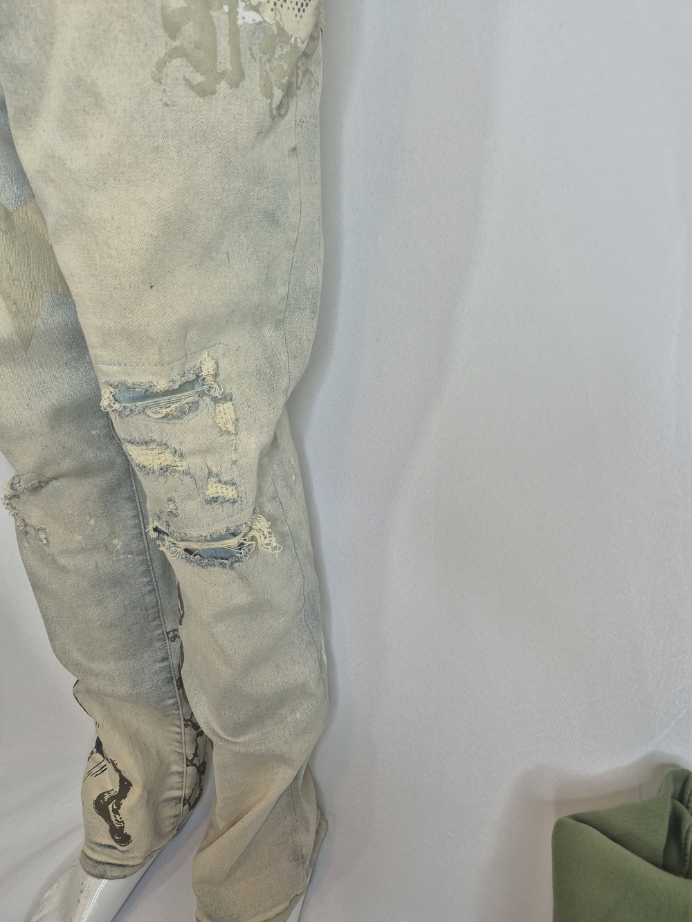 Smoke Rise NY Light Wash Distressed Men’s Jeans - Light Blue